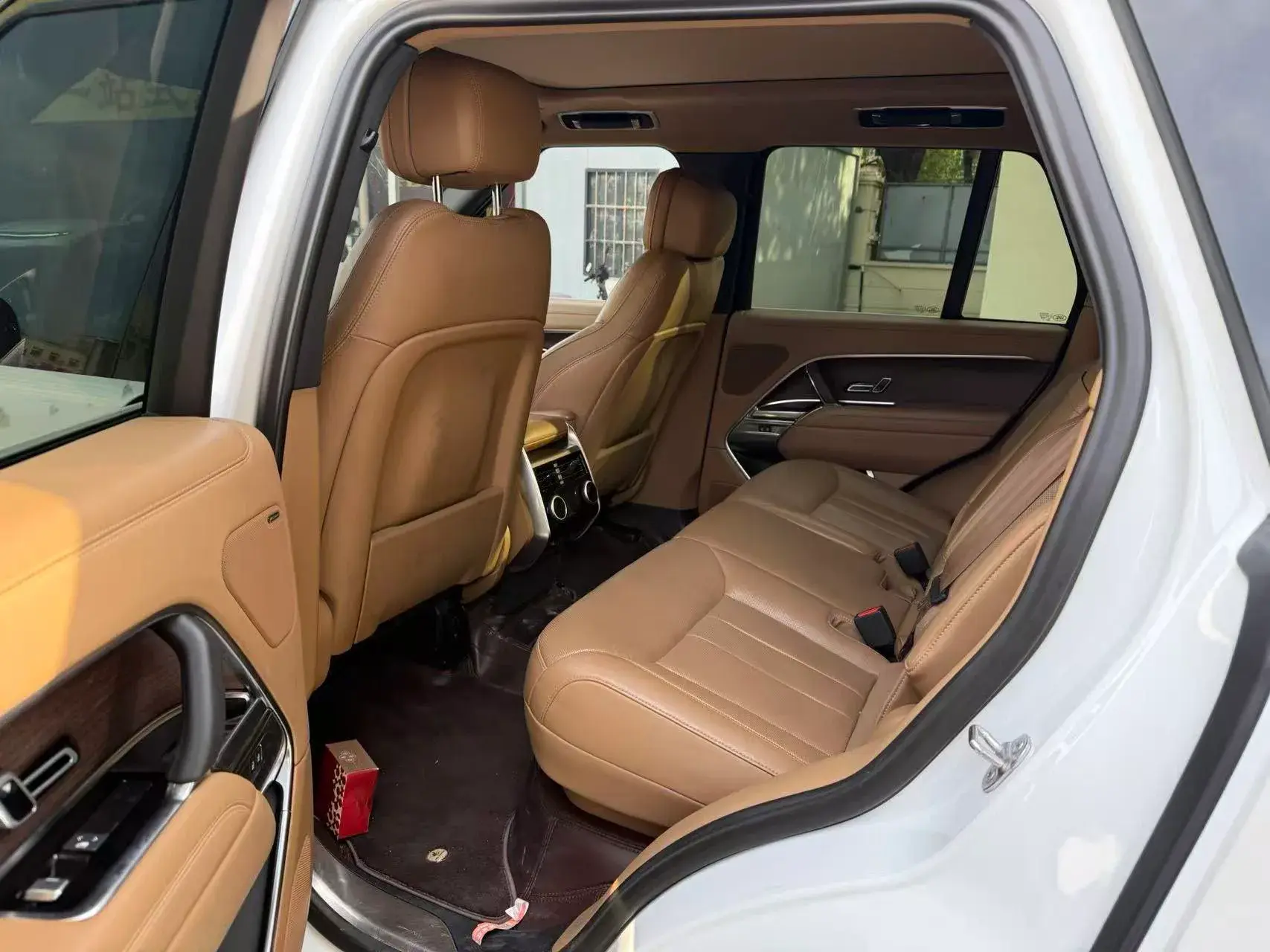 2023 LAND ROVER thumbnail 4