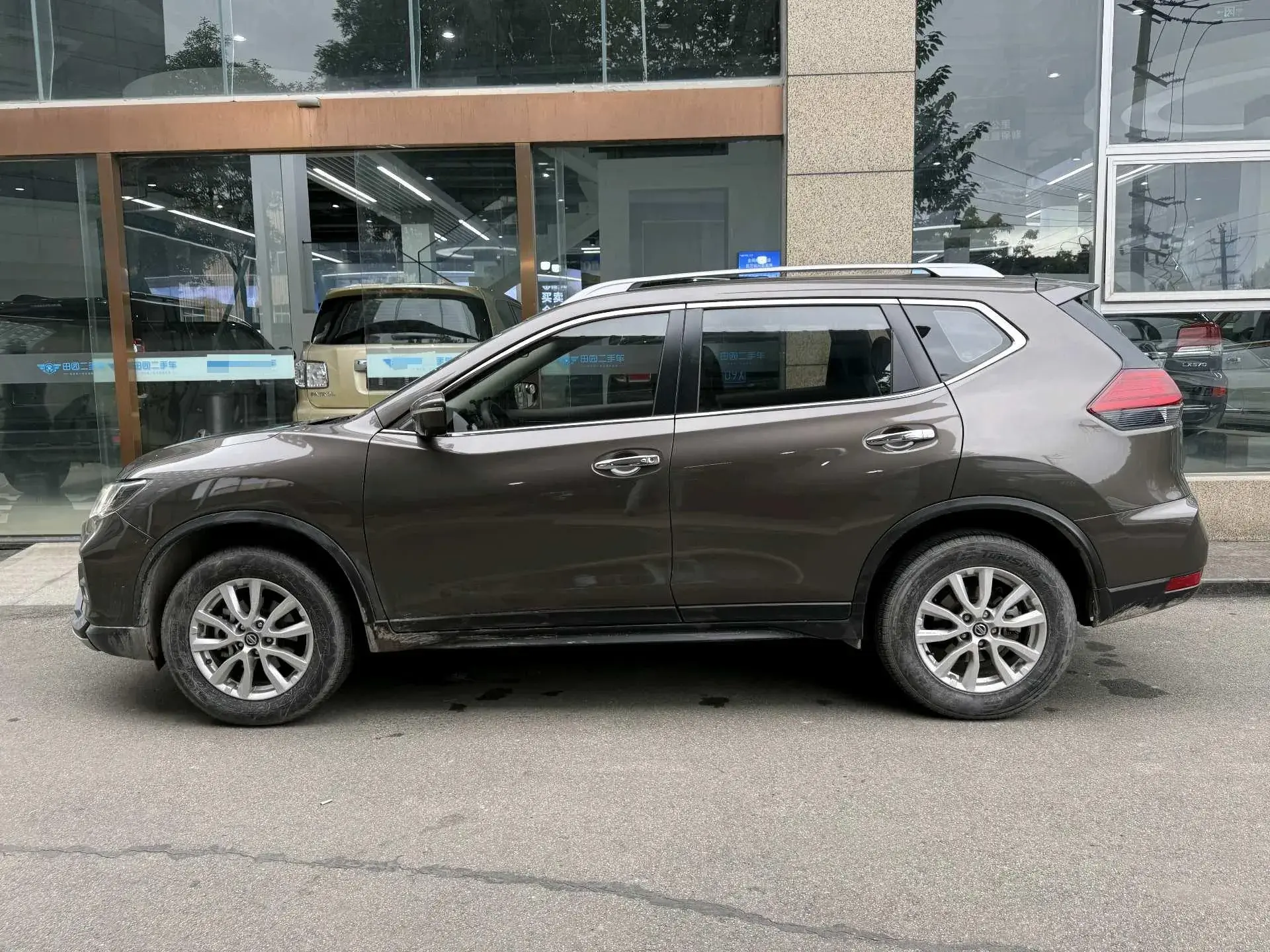 2020 NISSAN X-TRAIL thumbnail 3