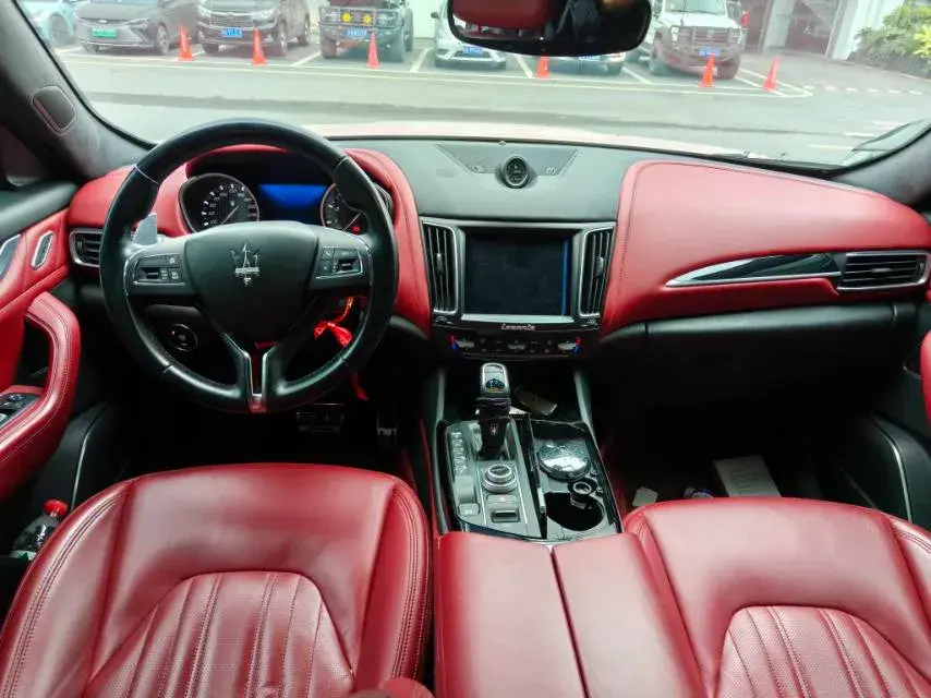 2021 MASERATI LEVANTE thumbnail 4