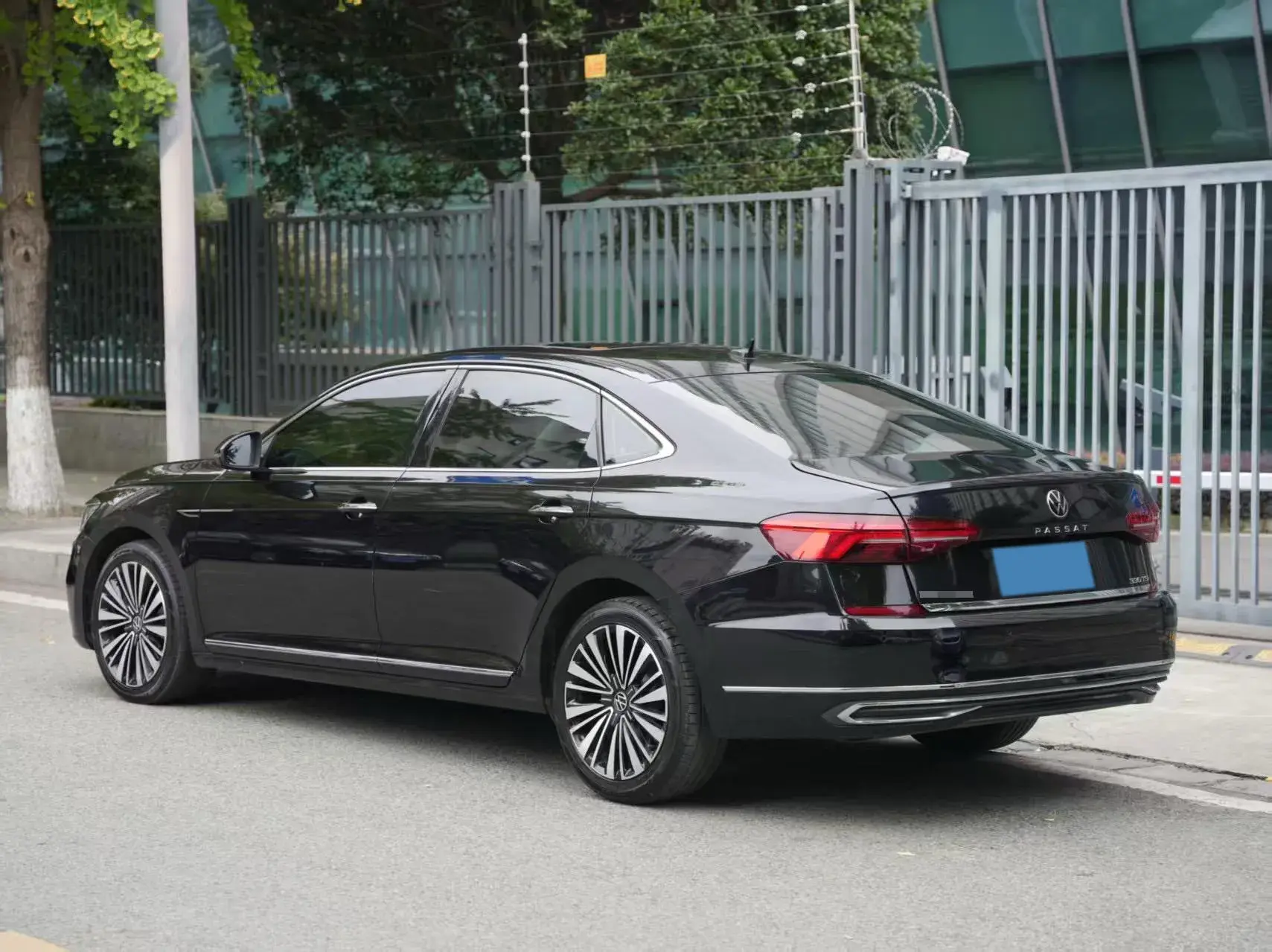 2020 VOLKSWAGEN PASSAT thumbnail 3