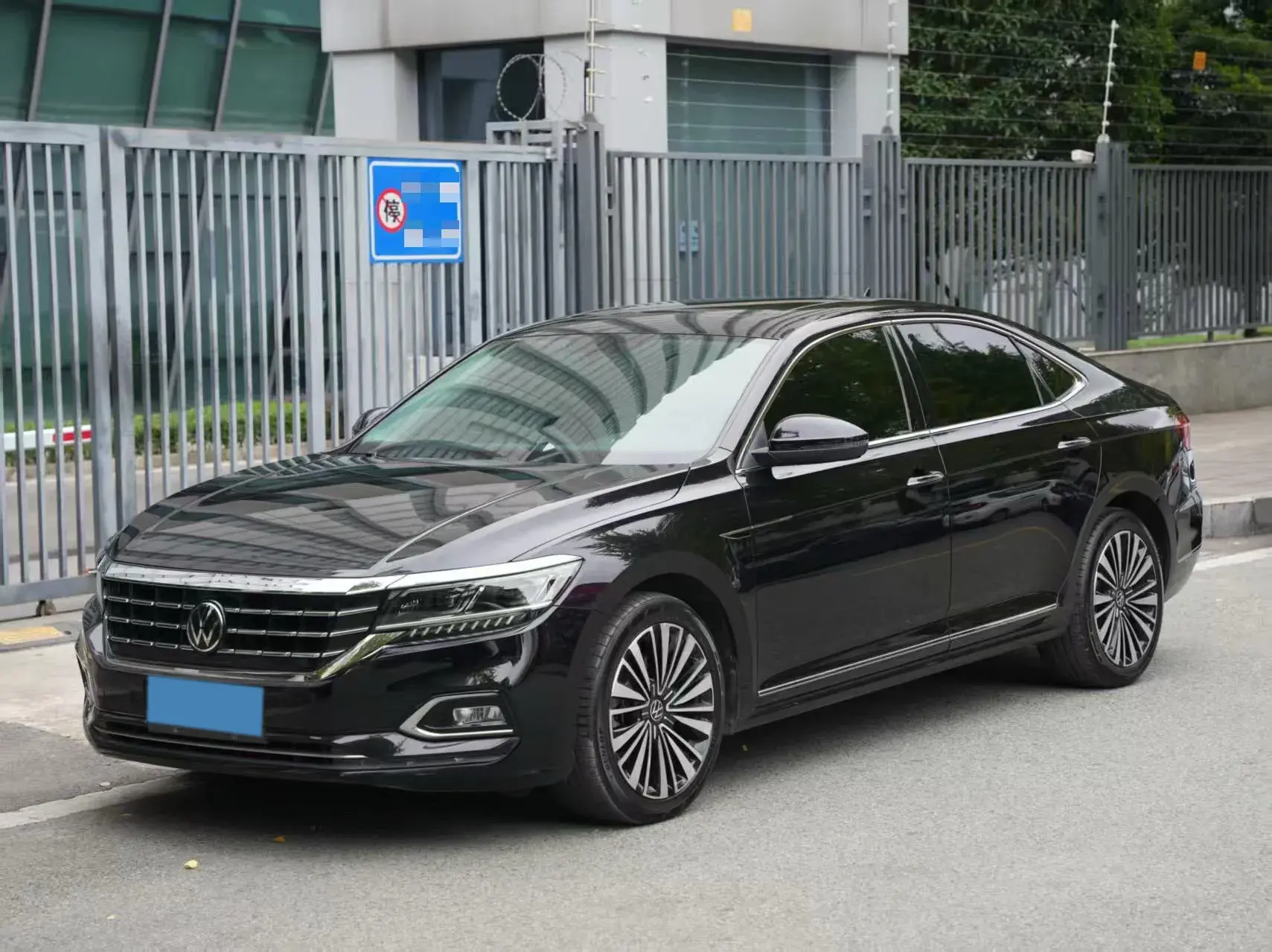2020 VOLKSWAGEN PASSAT view 1