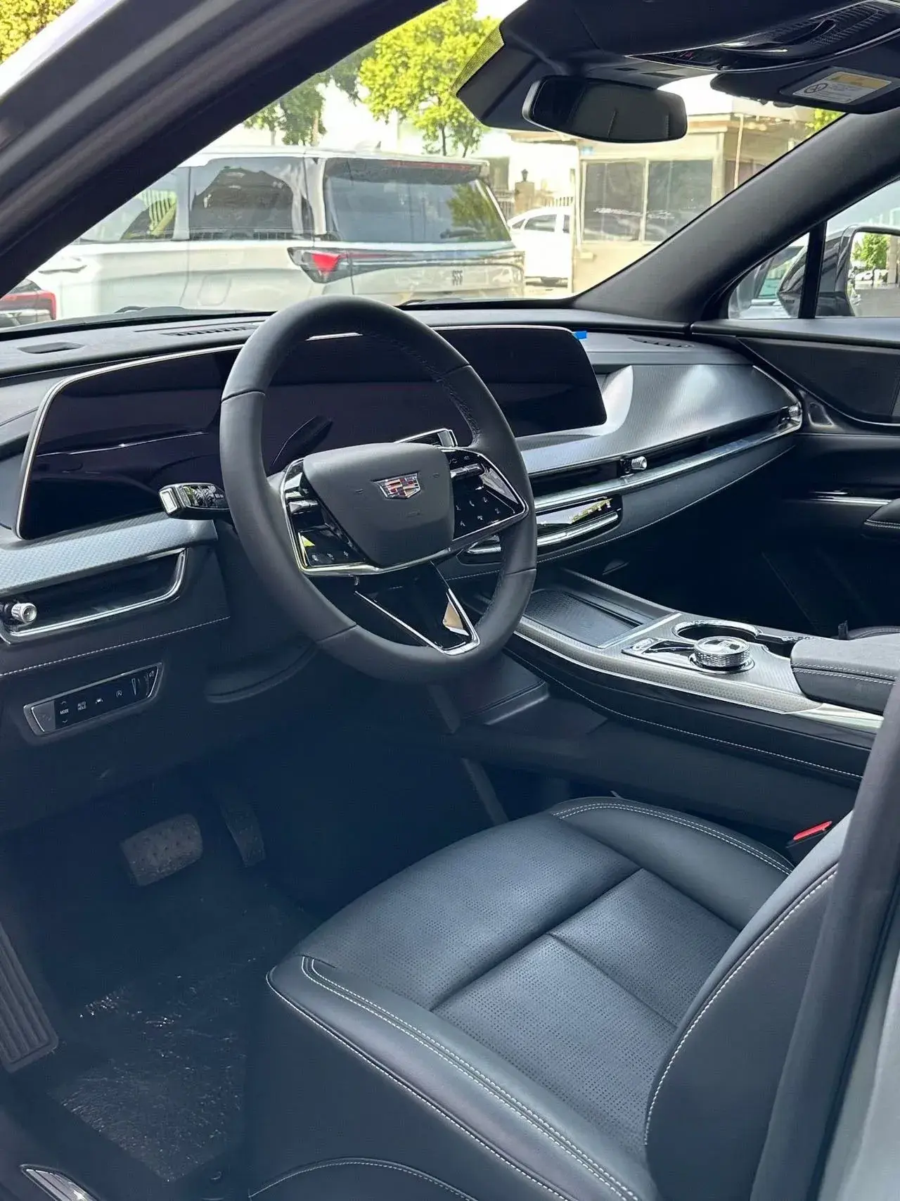 2025 CADILLAC XT5 thumbnail 2