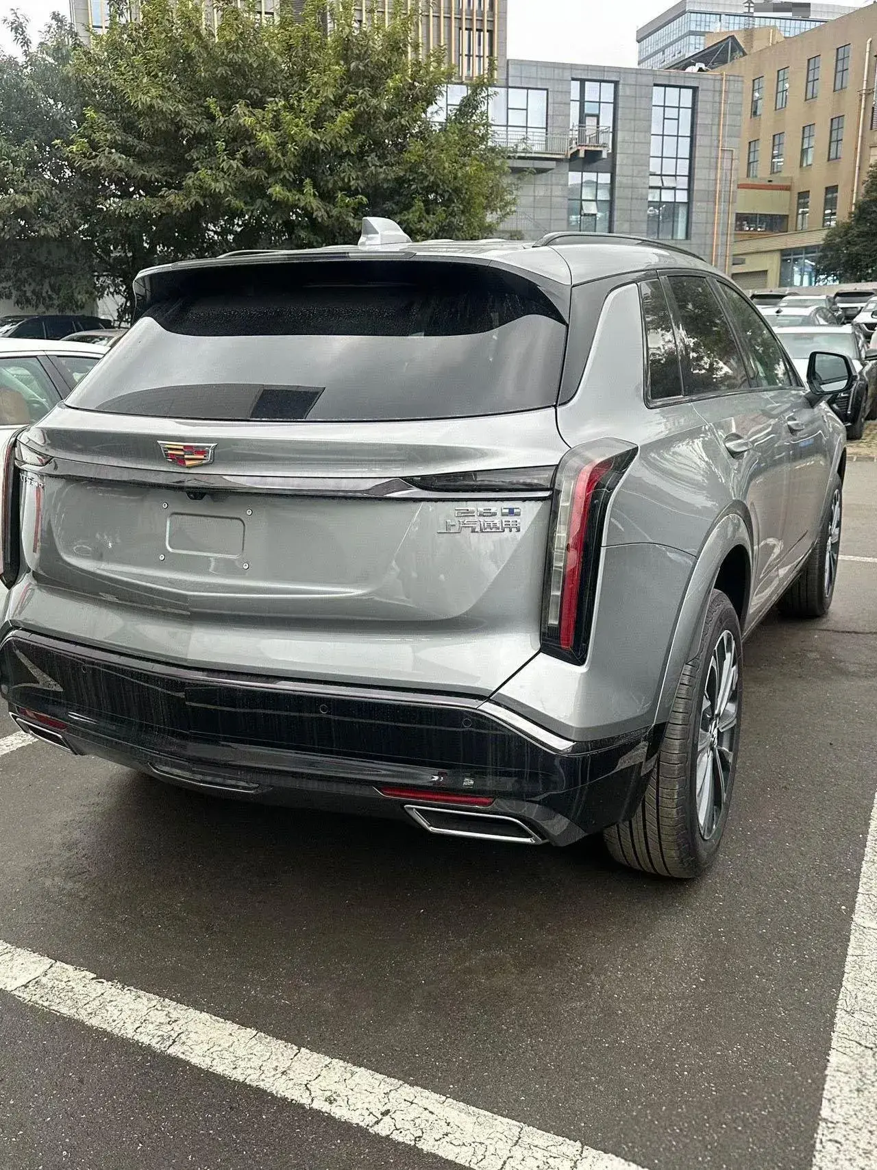 2025 CADILLAC XT5 thumbnail 4