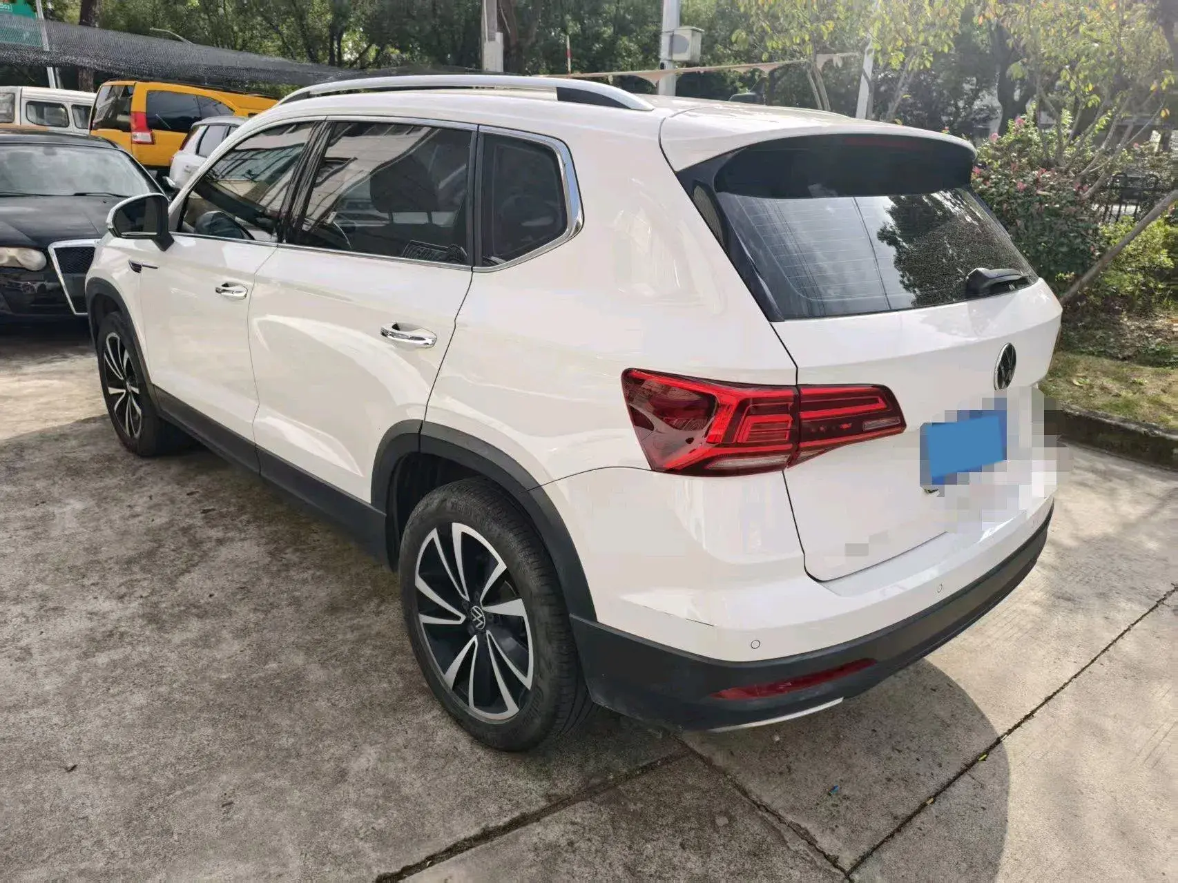 2021 VOLKSWAGEN THARU thumbnail 3