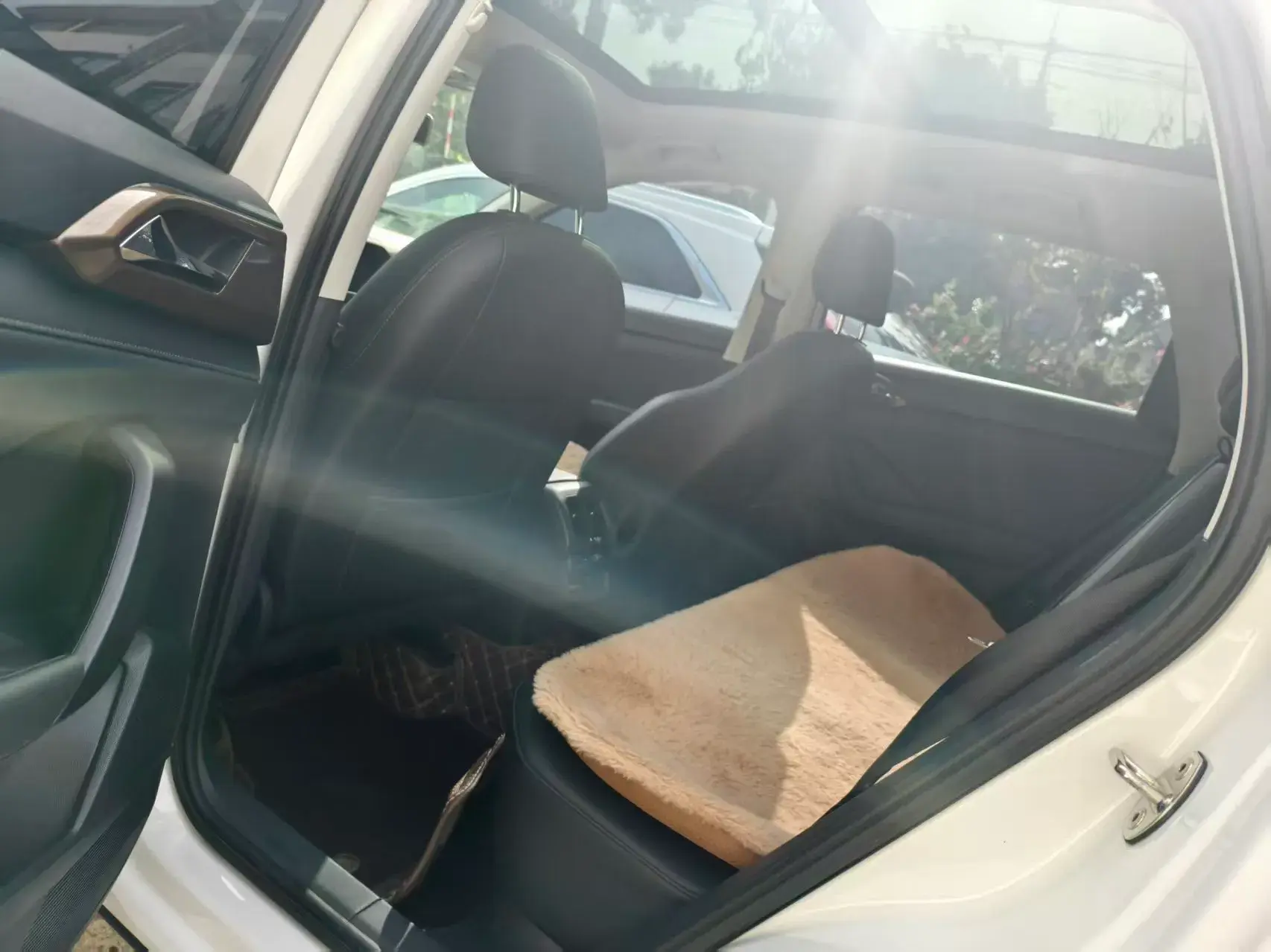 2021 VOLKSWAGEN THARU thumbnail 4