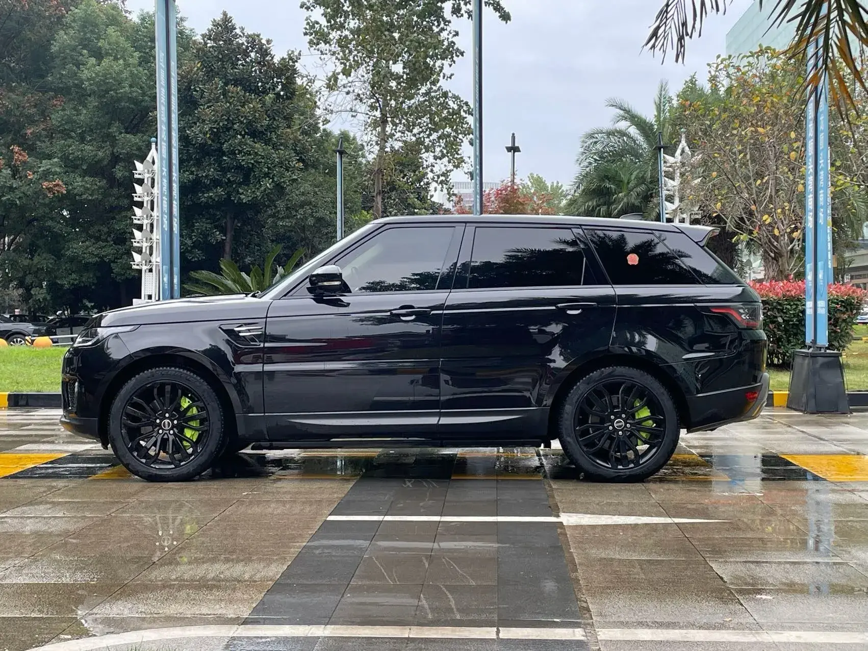 2020 LAND ROVER thumbnail 4