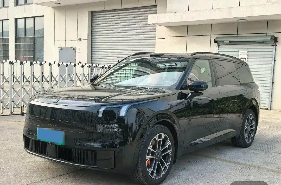 2025 LYNK&CO 900 view 1