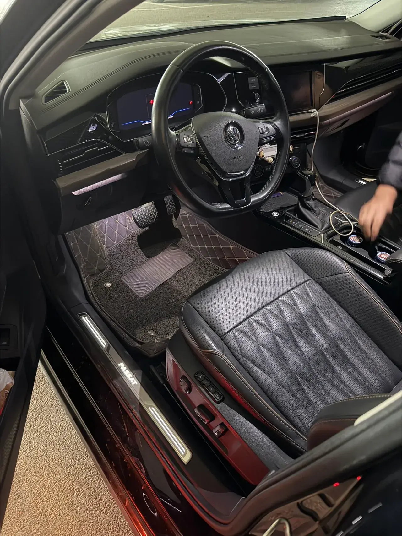 2019 VOLKSWAGEN PASSAT thumbnail 2