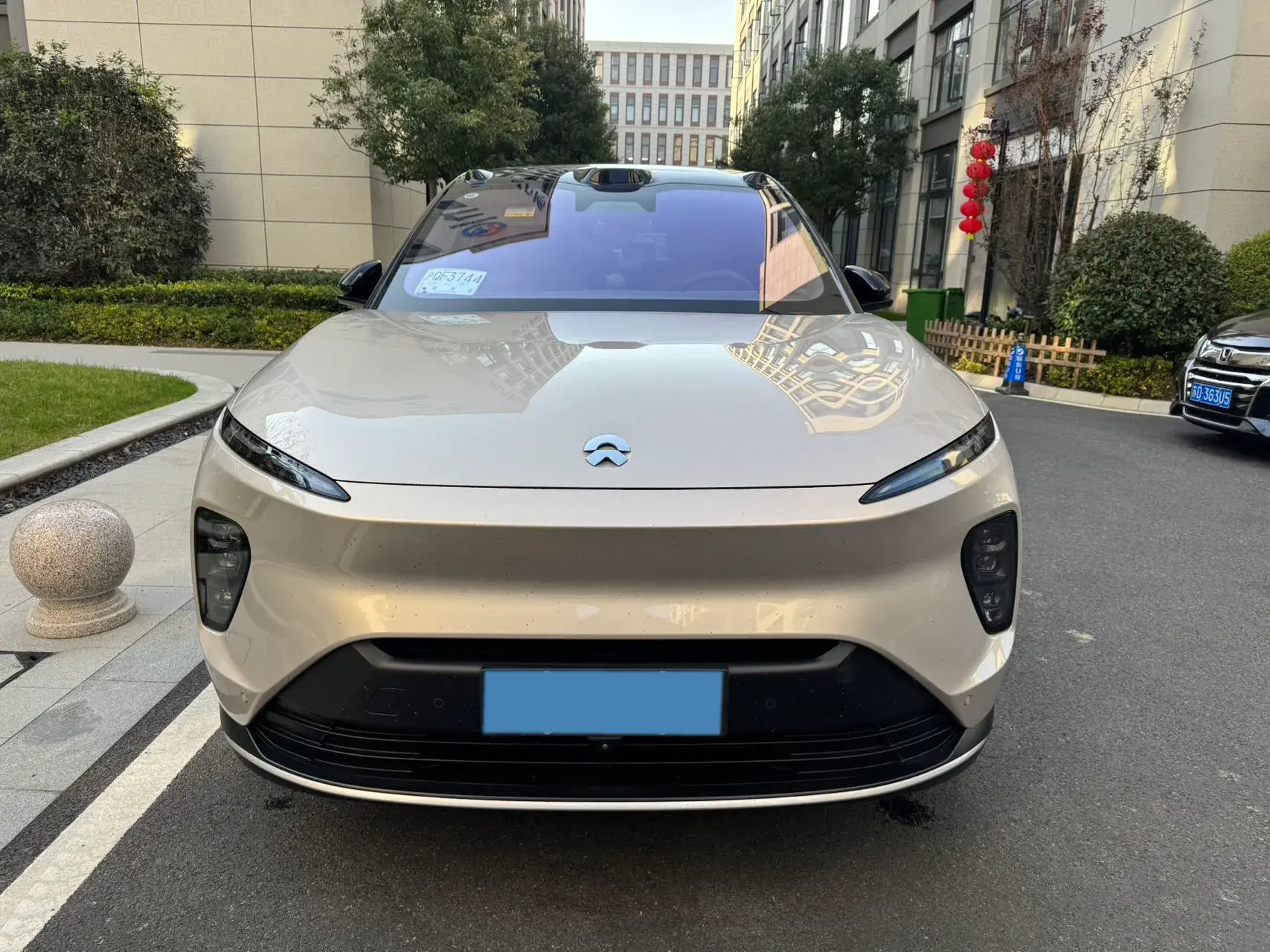 2024 NIO ES8 thumbnail 2