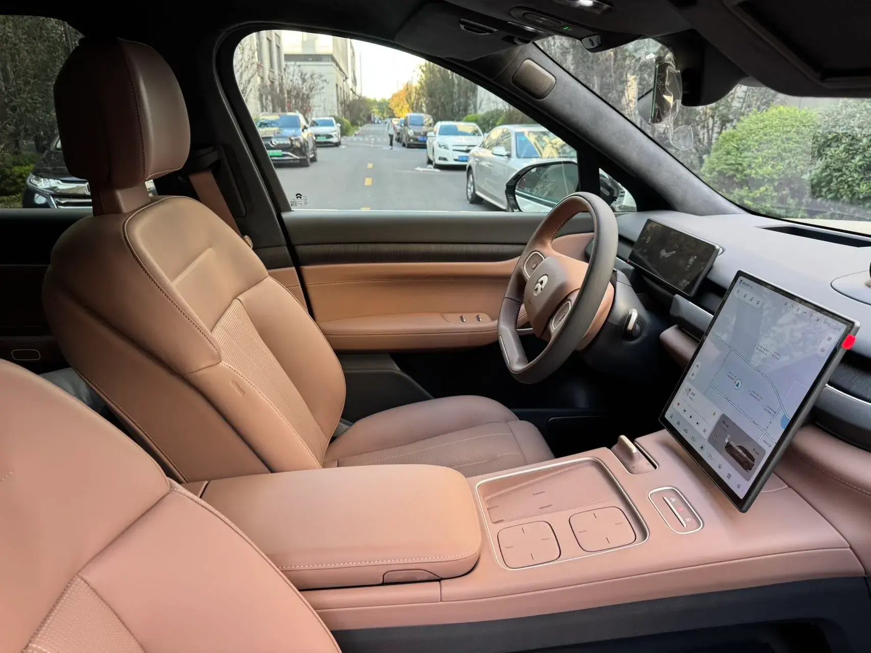 2024 NIO ES8 thumbnail 4