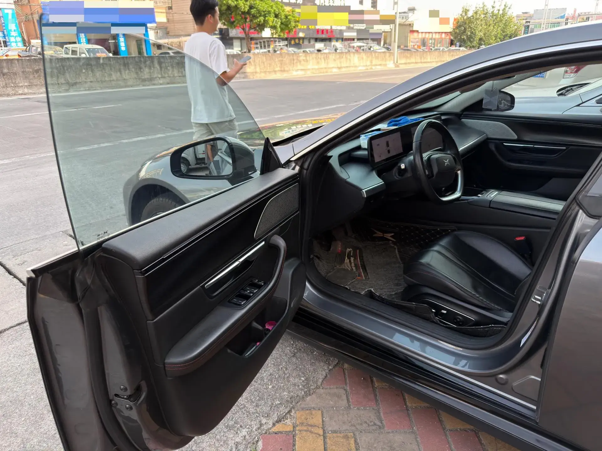 2021 XPENG P7 thumbnail 3