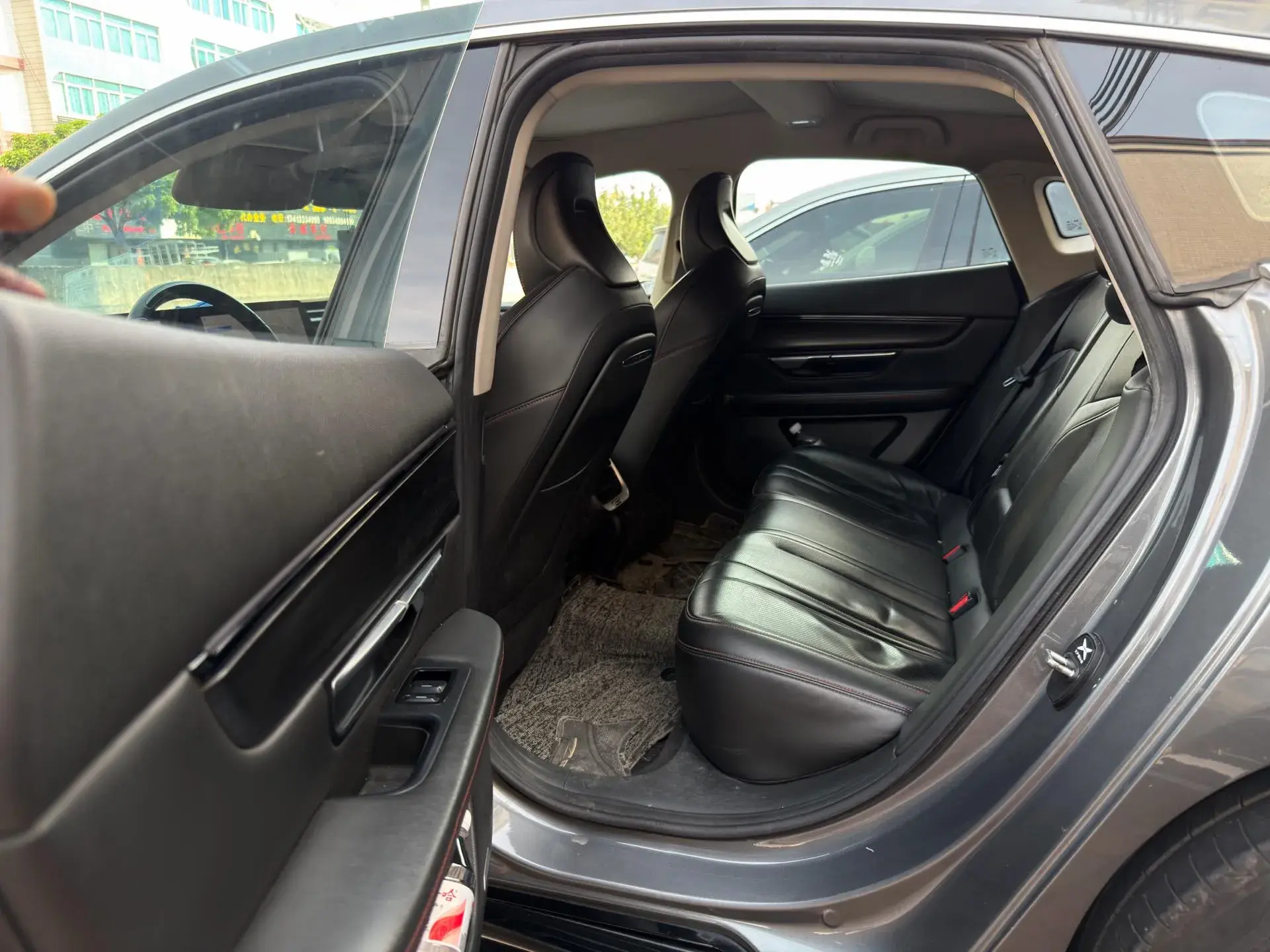 2021 XPENG P7 thumbnail 4