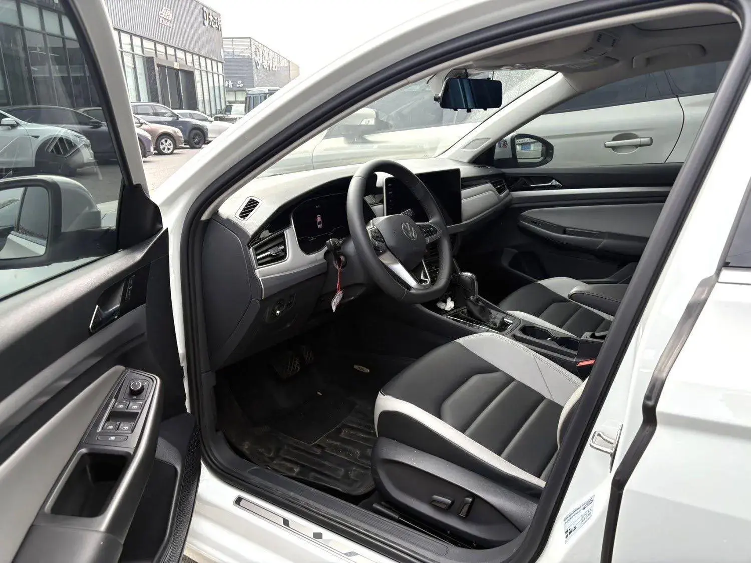 2023 VOLKSWAGEN BORA thumbnail 3