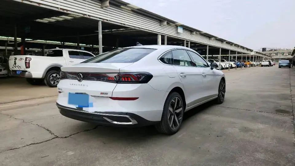 2025 VOLKSWAGEN LAMANDO thumbnail 3