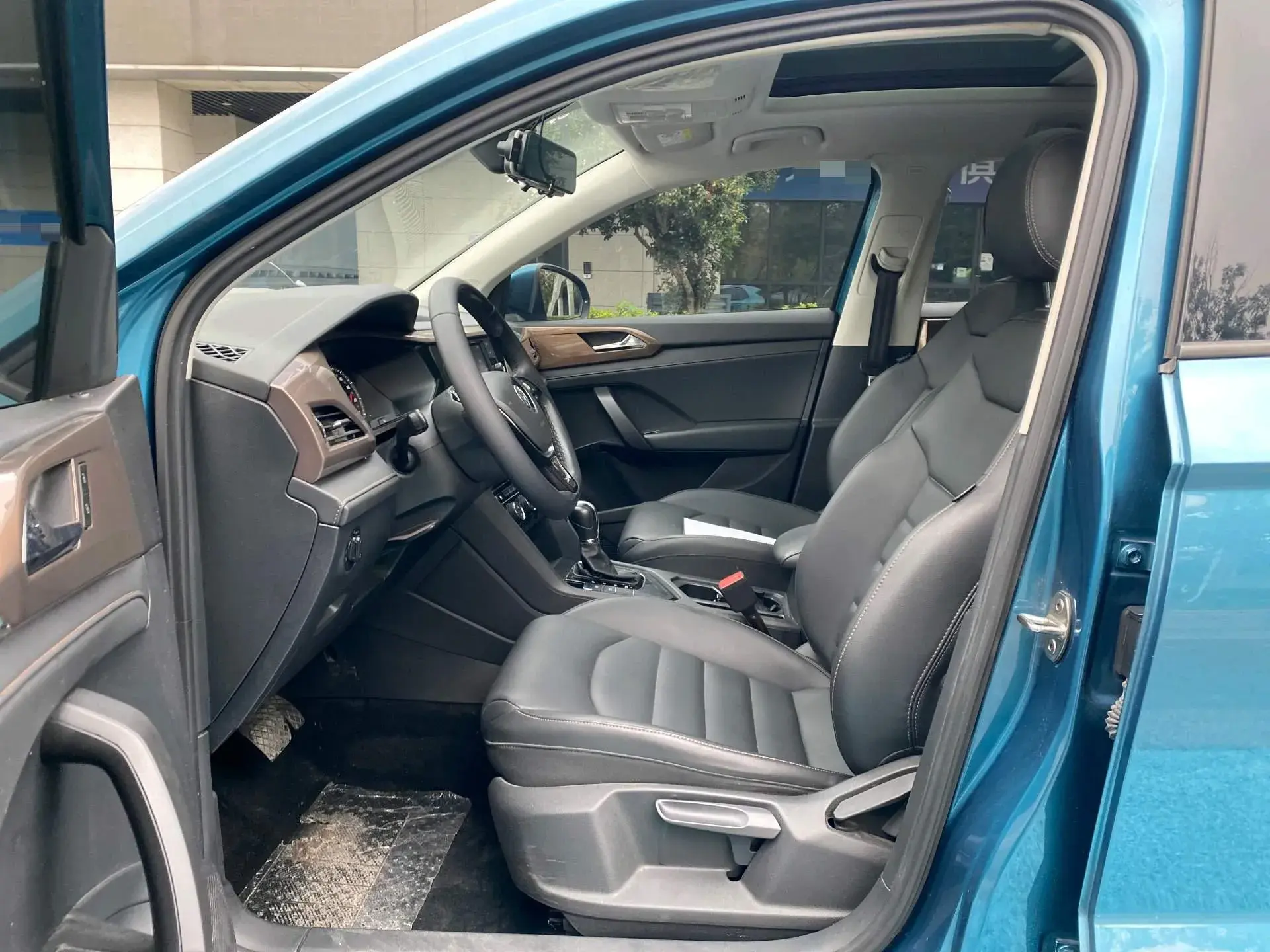 2020 VOLKSWAGEN THARU thumbnail 4