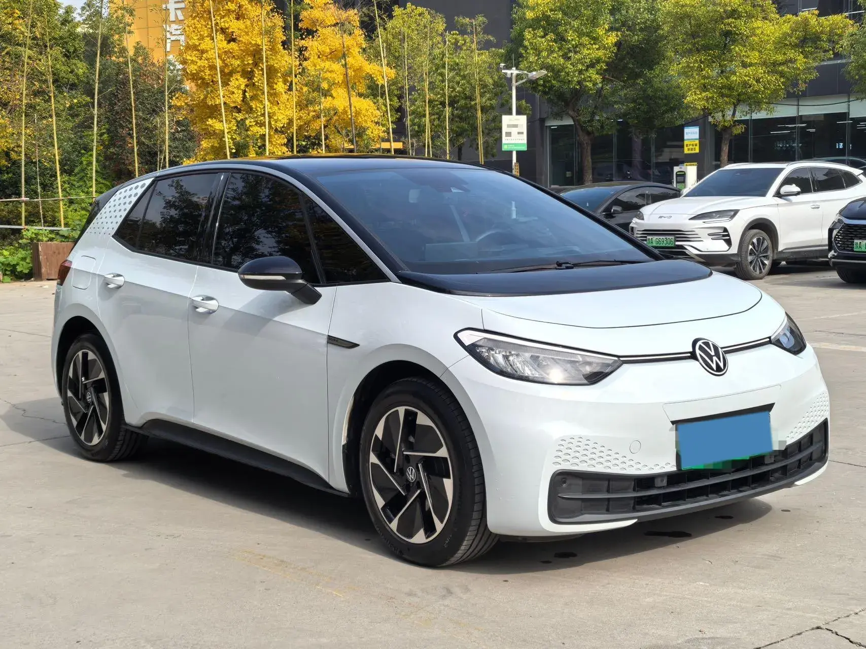 2023 VOLKSWAGEN ID.3 thumbnail 3