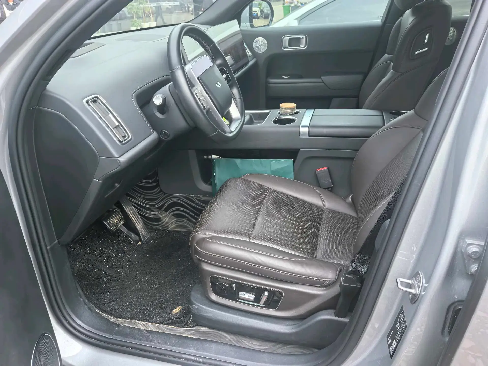 2023 LI L8 thumbnail 2