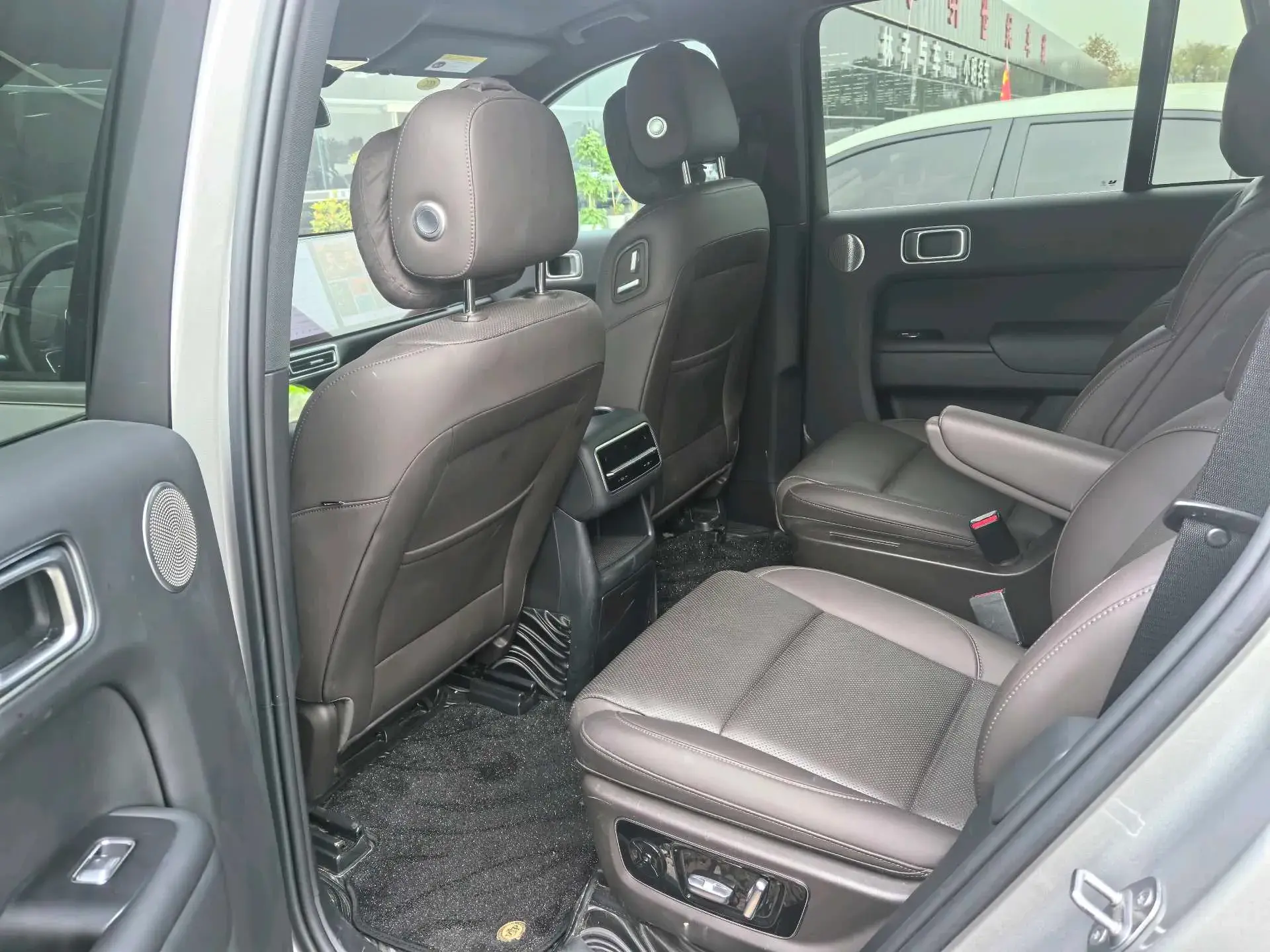 2023 LI L8 thumbnail 3