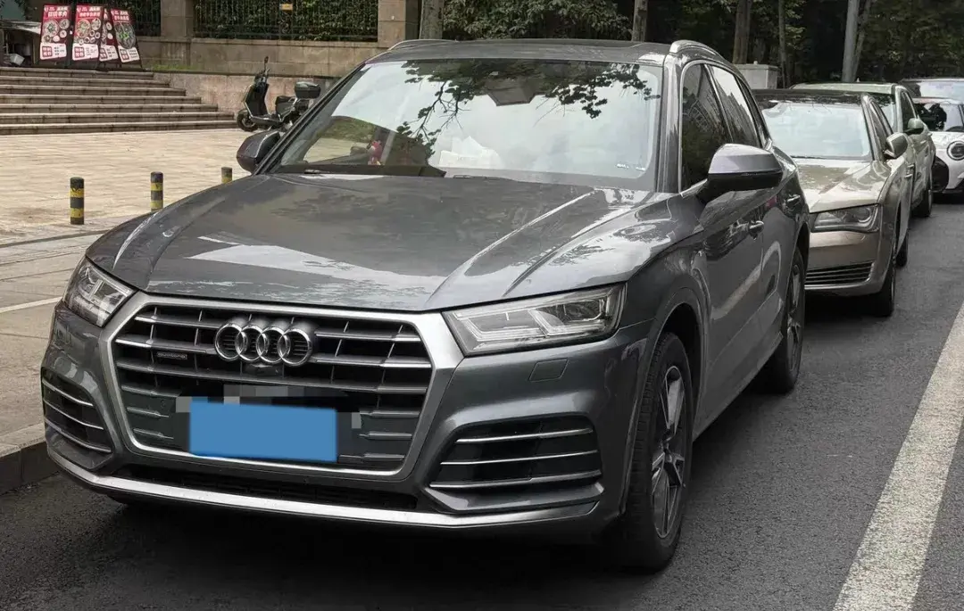 2020 AUDI Q5L view 1