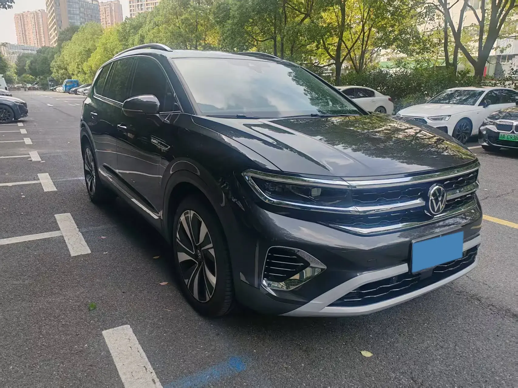 2023 VOLKSWAGEN TALAGON thumbnail 2