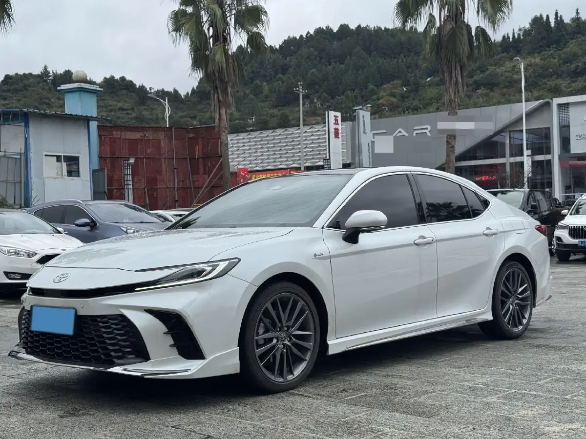 2024 Toyota Camry 2.0L 152HP L4 E-CVT Hybrid