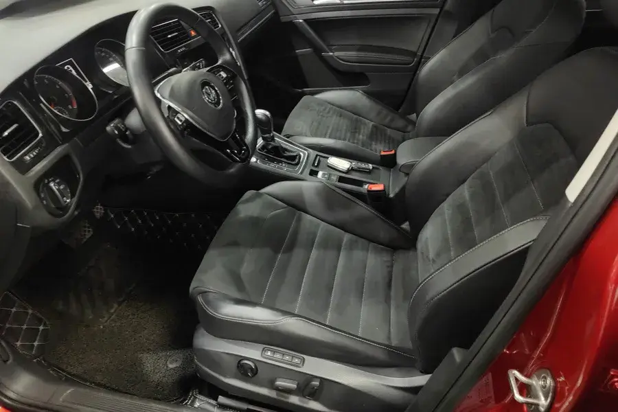 2019 VOLKSWAGEN GOLF thumbnail 4