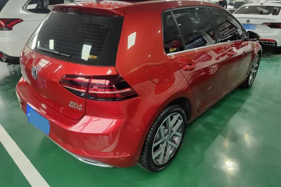 2019 VOLKSWAGEN GOLF thumbnail 3