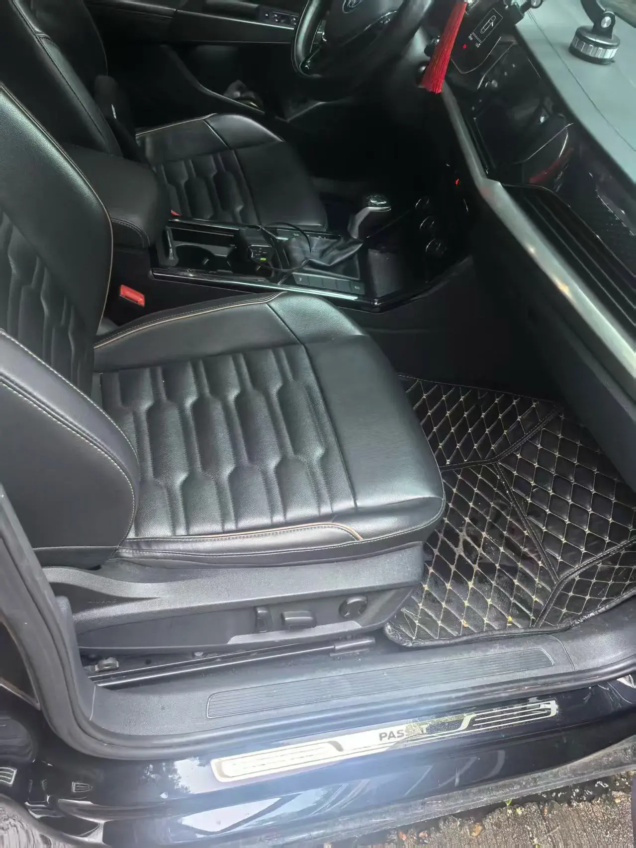 2019 VOLKSWAGEN PASSAT thumbnail 3