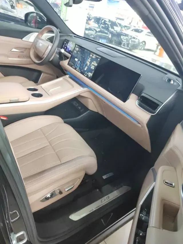 2025 XPENG G9 thumbnail 4