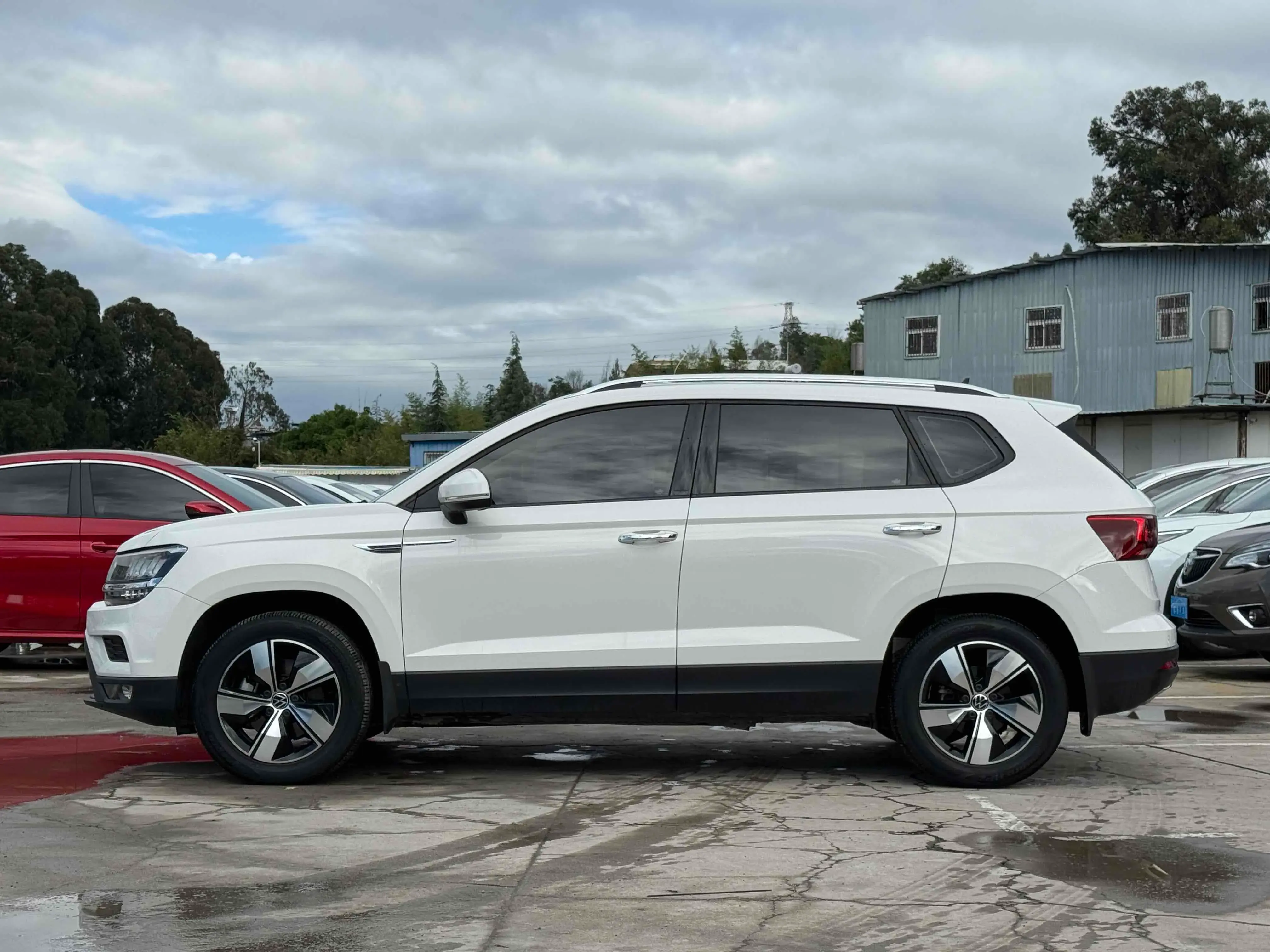 2022 VOLKSWAGEN THARU thumbnail 3