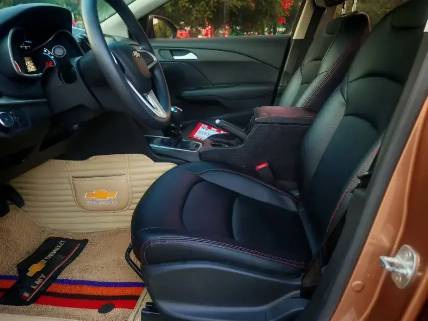 2016 CHEVROLET CAVALIER thumbnail 4