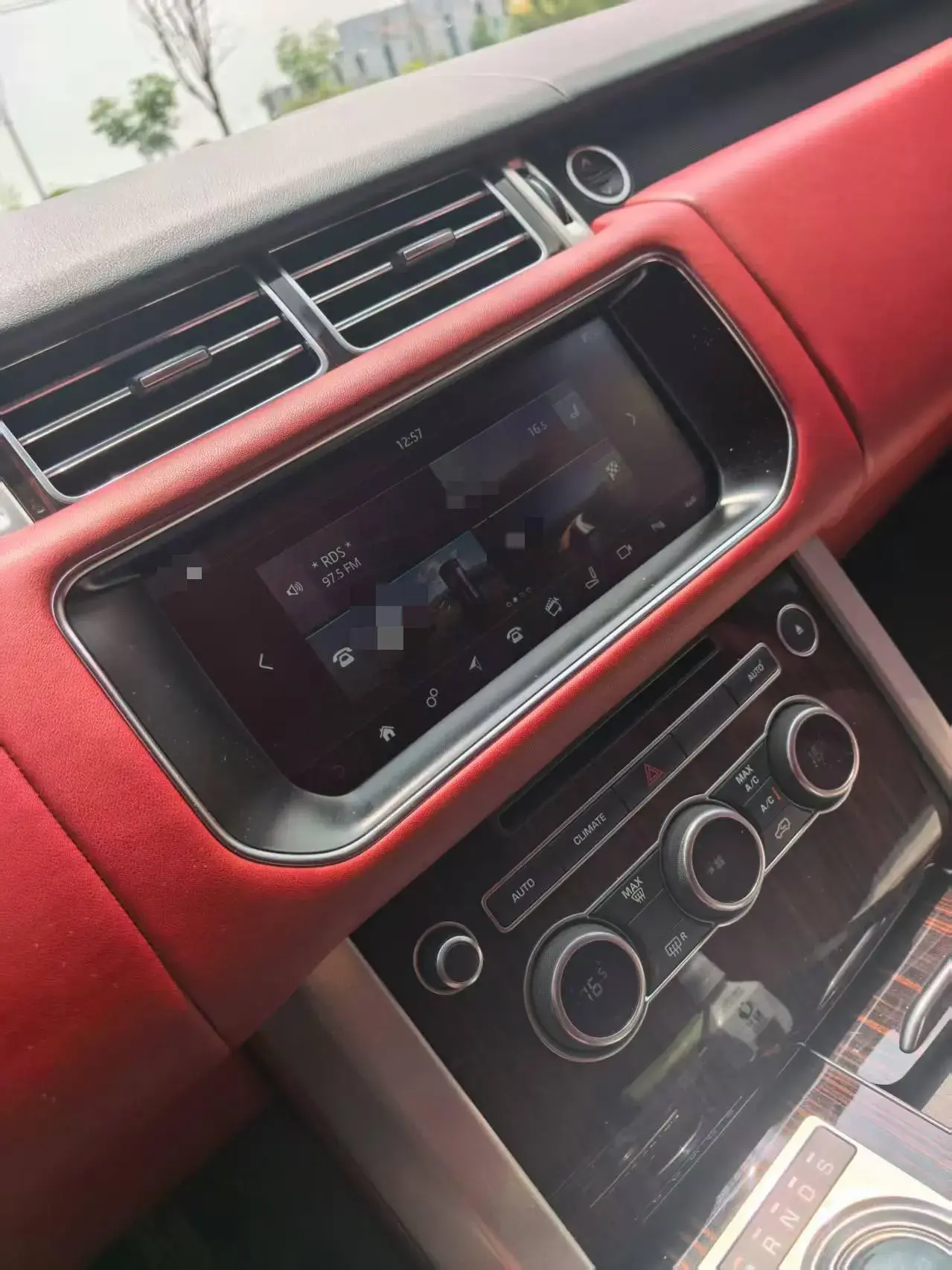 2017 LAND ROVER thumbnail 2