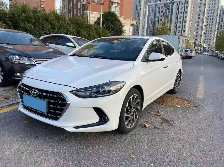 2019 HYUNDAI ELANTRA view 1