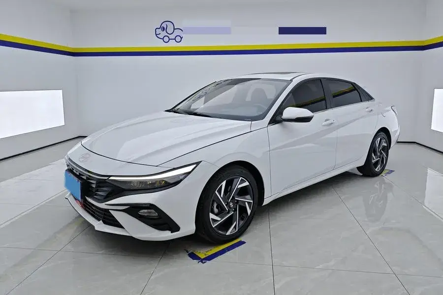 2023 HYUNDAI ELANTRA view 1