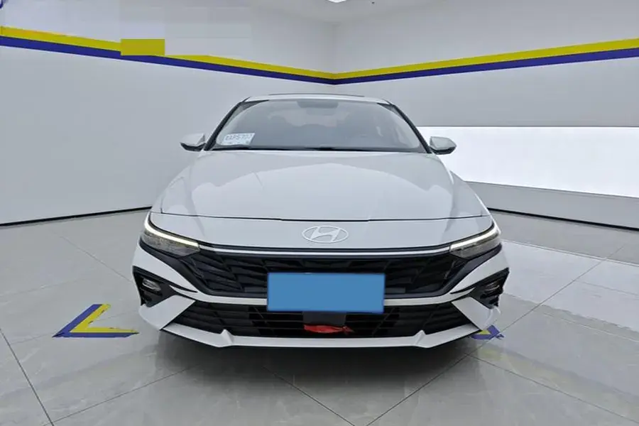 2023 HYUNDAI ELANTRA thumbnail 3