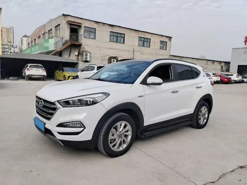 2015 HYUNDAI TUCSON view 1