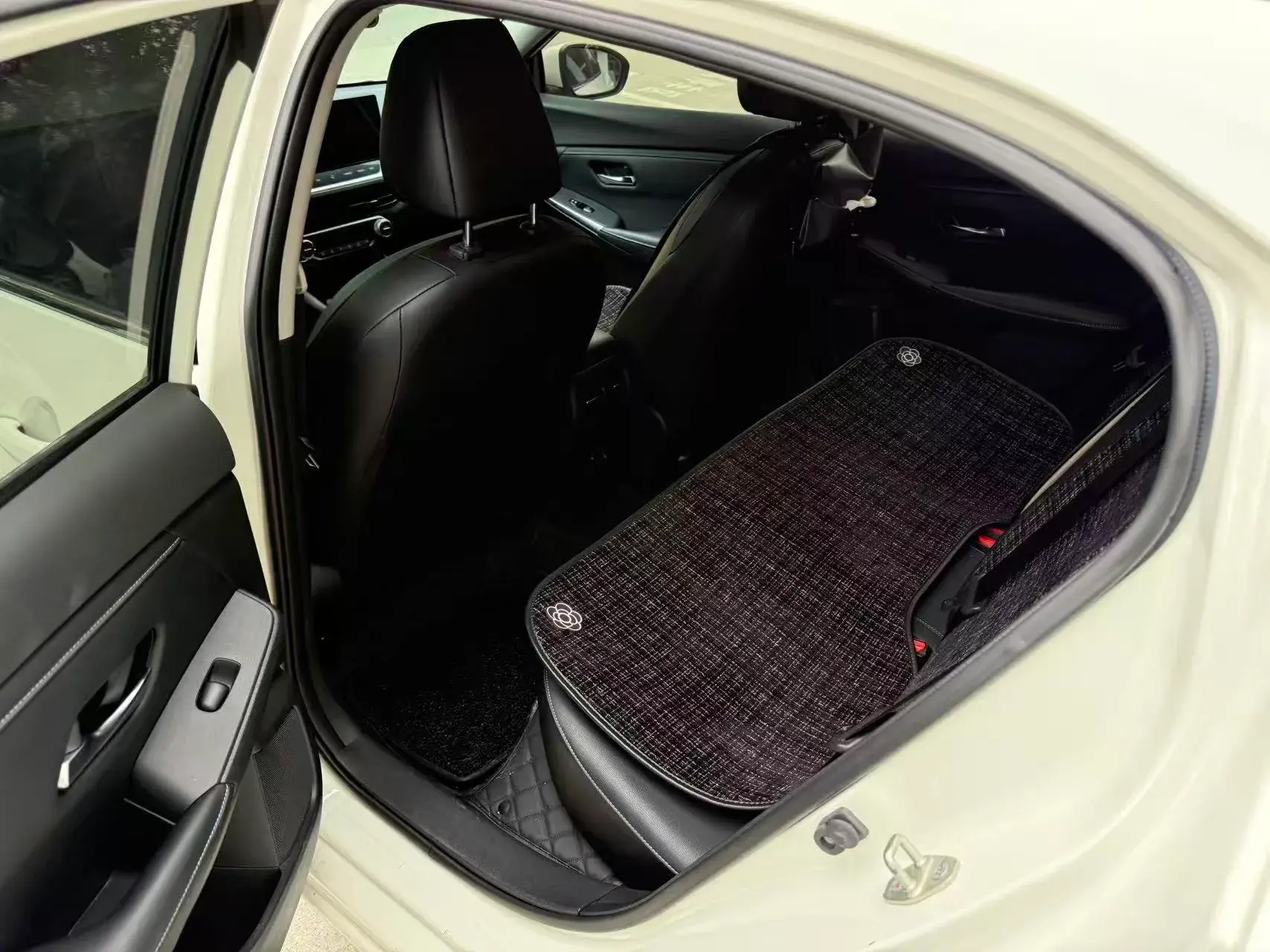 2022 NISSAN SYLPHY thumbnail 3