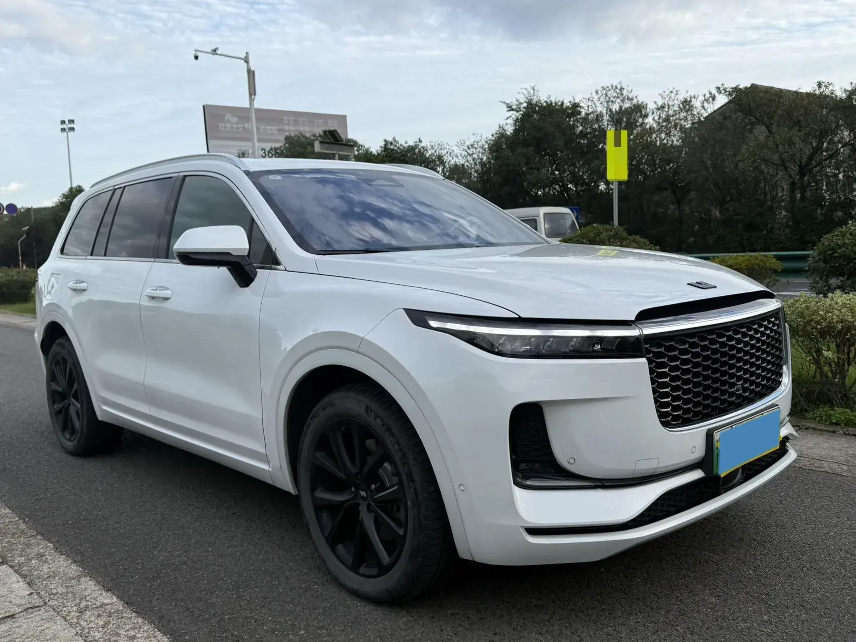 2021 LI ONE thumbnail 3