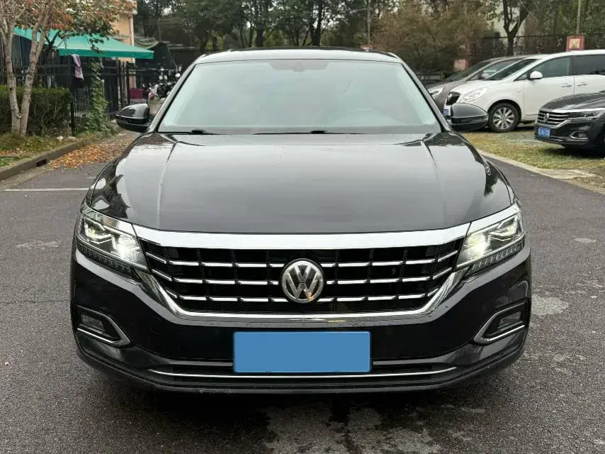 2019 VOLKSWAGEN PASSAT thumbnail 2