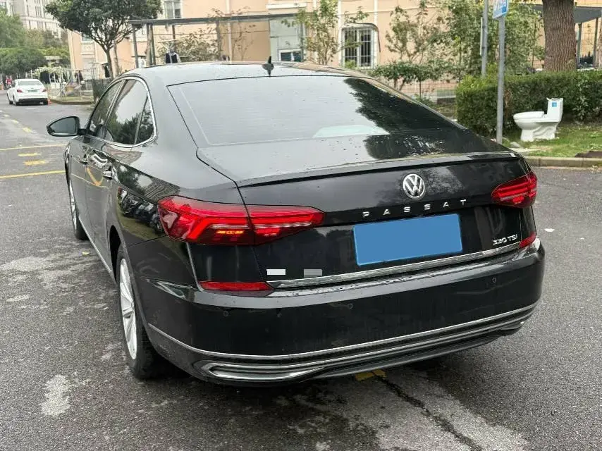 2019 VOLKSWAGEN PASSAT thumbnail 3