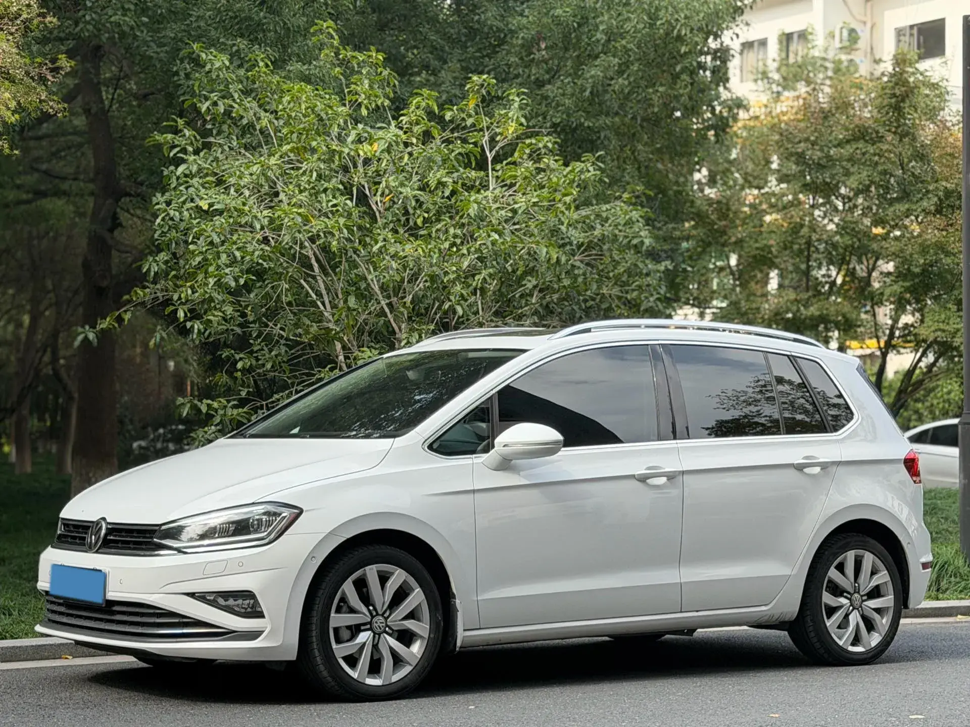 2019 VOLKSWAGEN GOLF view 1
