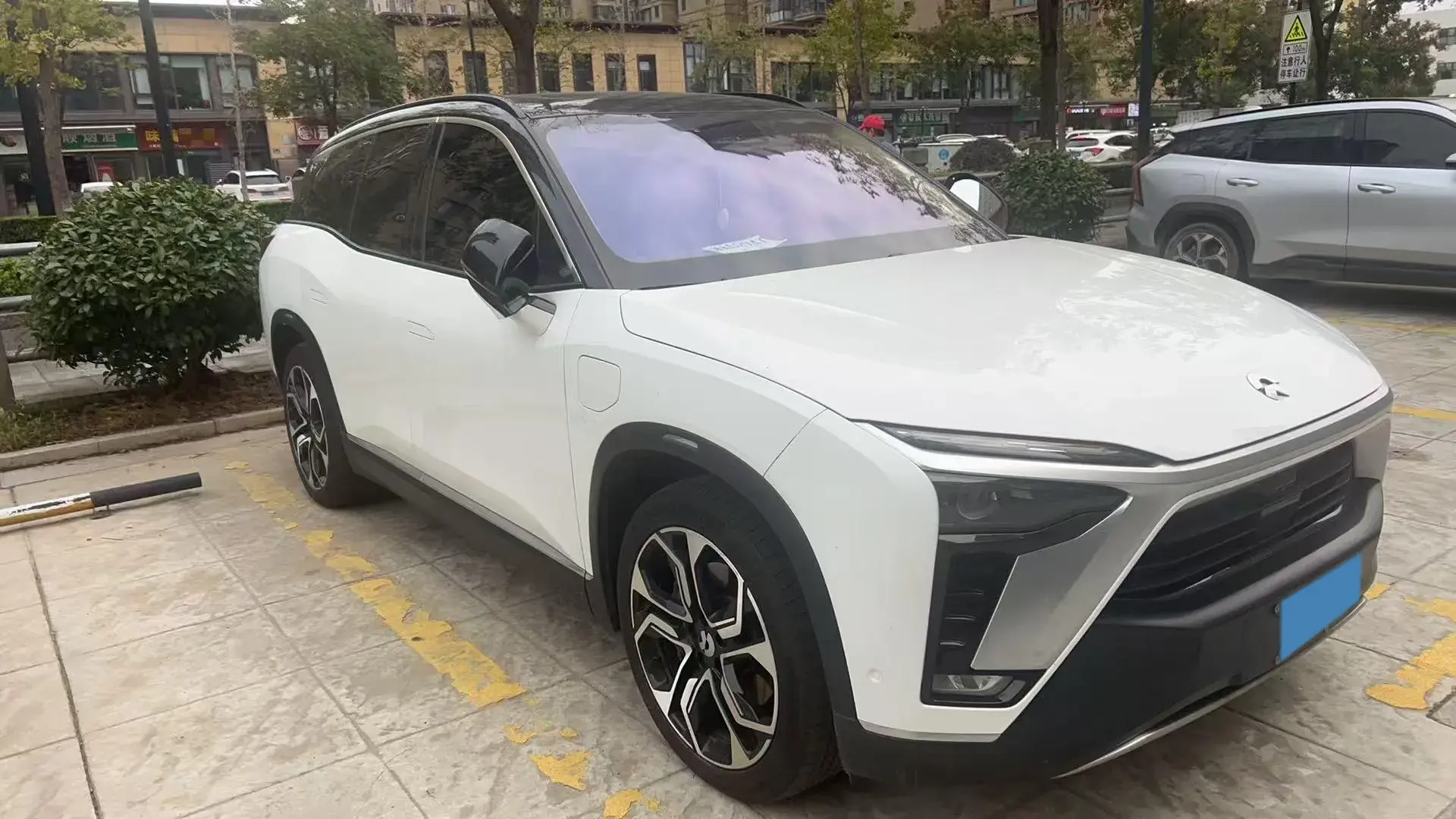 2020 NIO ES8 thumbnail 2