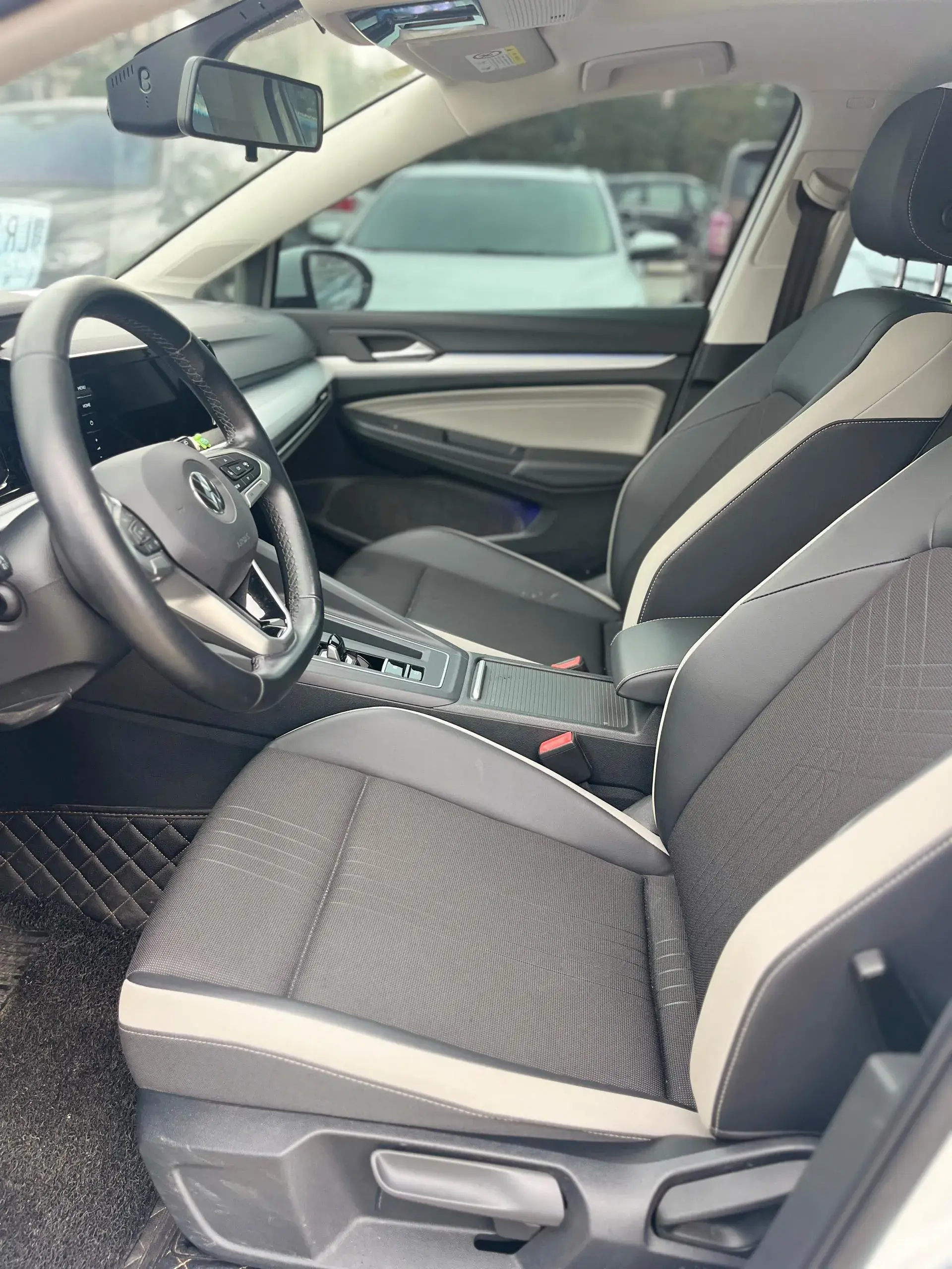 2021 VOLKSWAGEN GOLF thumbnail 4