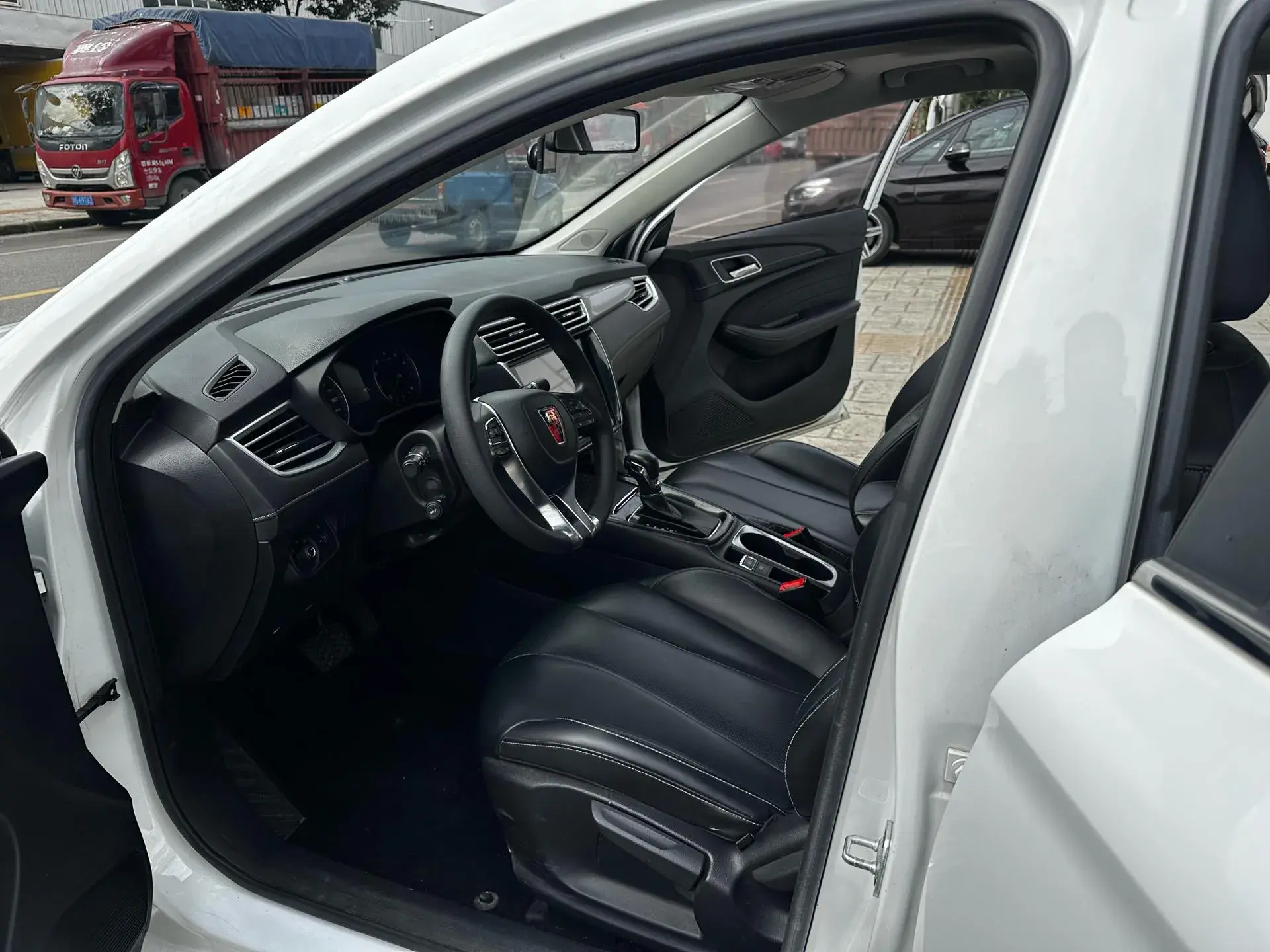 2019 ROEWE I5 thumbnail 3