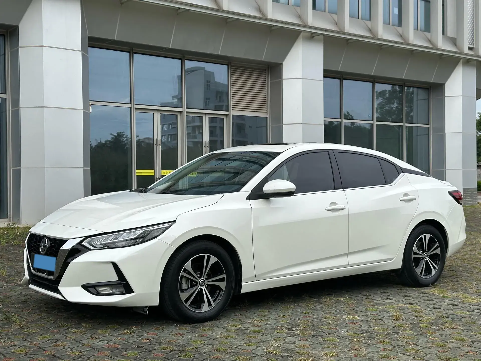 2022 NISSAN SYLPHY view 1