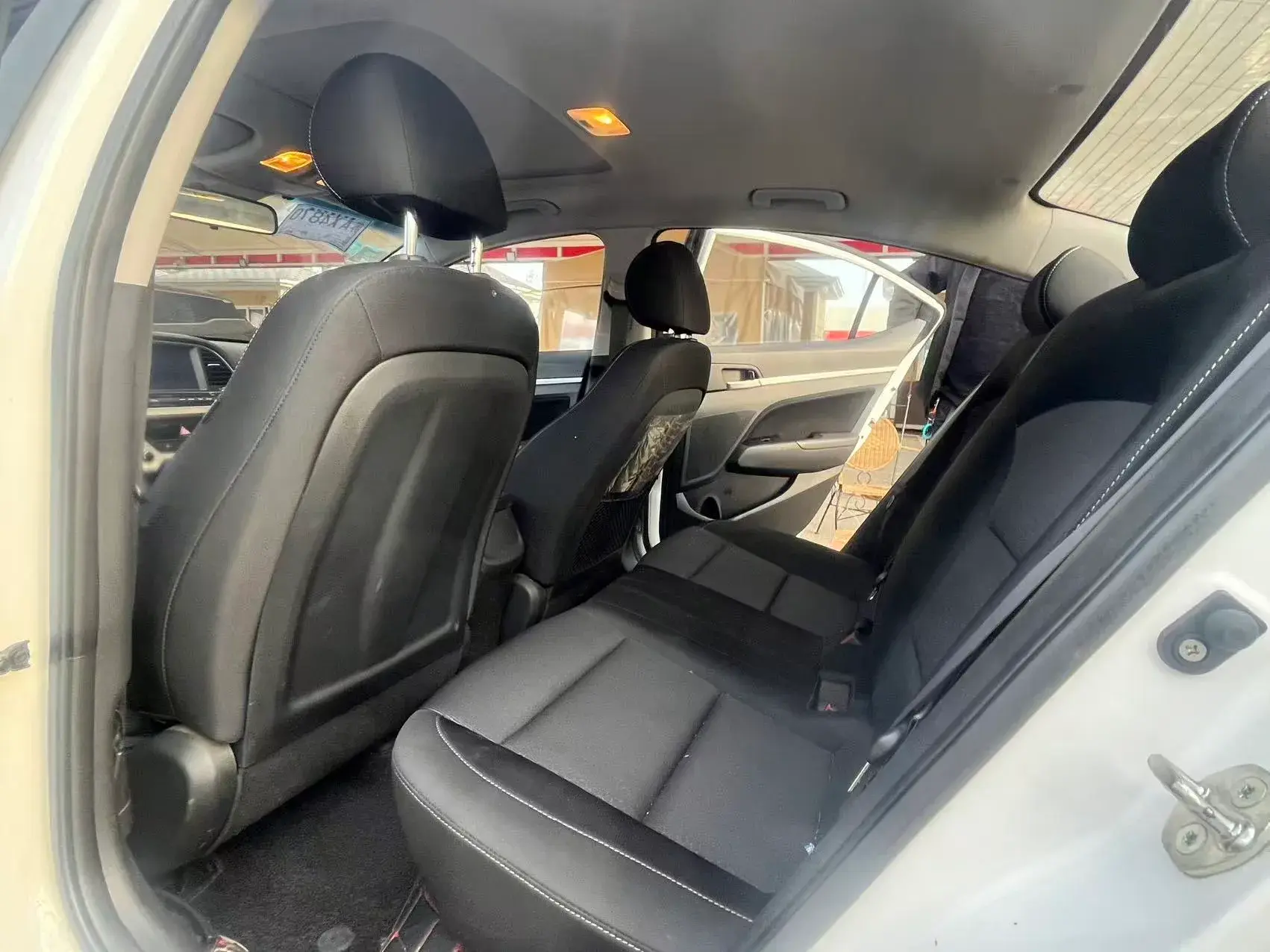 2016 HYUNDAI ELANTRA thumbnail 4