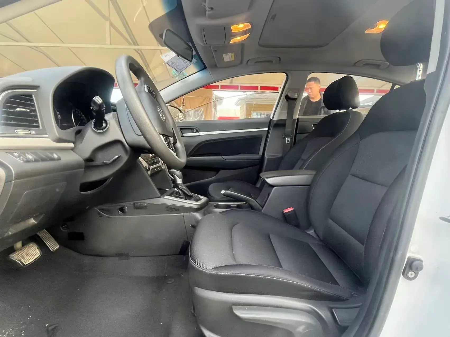 2016 HYUNDAI ELANTRA thumbnail 3