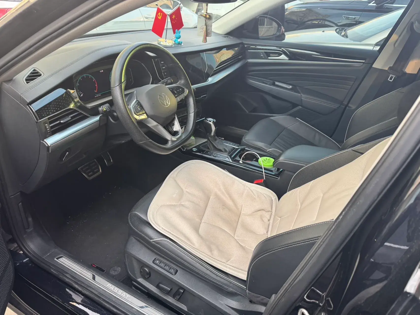 2022 VOLKSWAGEN PASSAT thumbnail 2