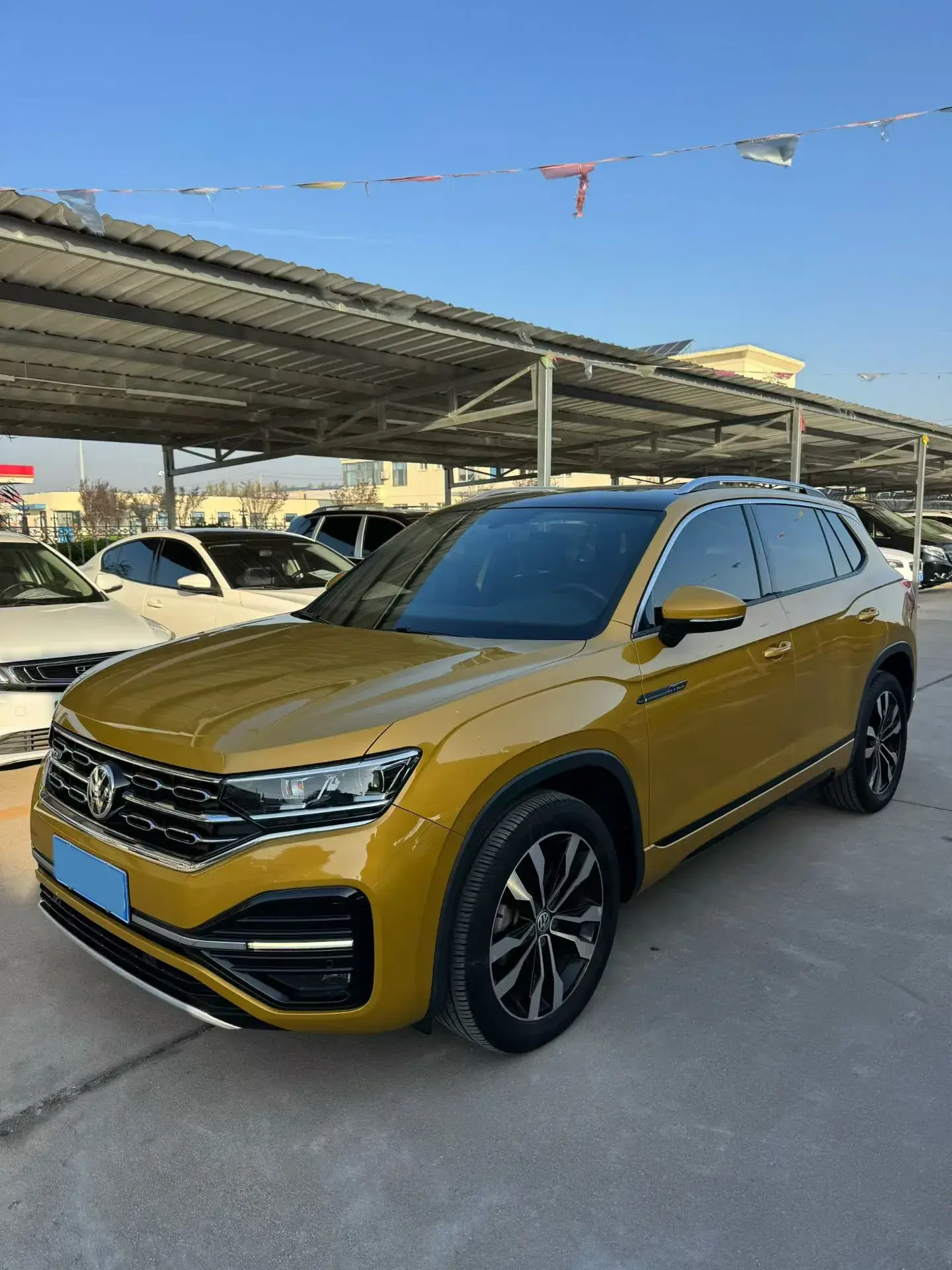 2019 VOLKSWAGEN TAYRON view 1