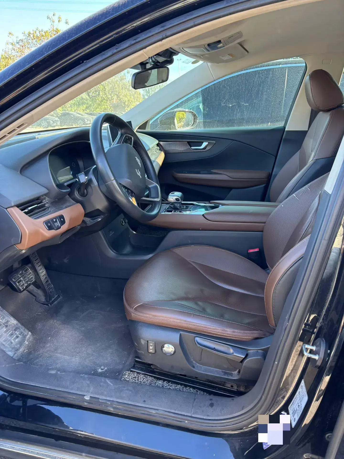 2022 HONGQI E-QM5 thumbnail 3